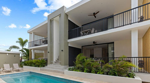 ข่าวล่าสุดของบริษัทเกี่ยวกับ โครงการวิลล่าแคริบเบี้ยน: ส่งเสริมชีวิตในเขตร้อน ด้วยพัดลมเพดานไม้