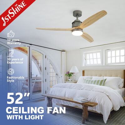 ราคาดี พัดลมเพดานเครื่องยนต์ DC ขนาด 52 นิ้ว พร้อมใบไม้แข็งและไฟ LED ออนไลน์